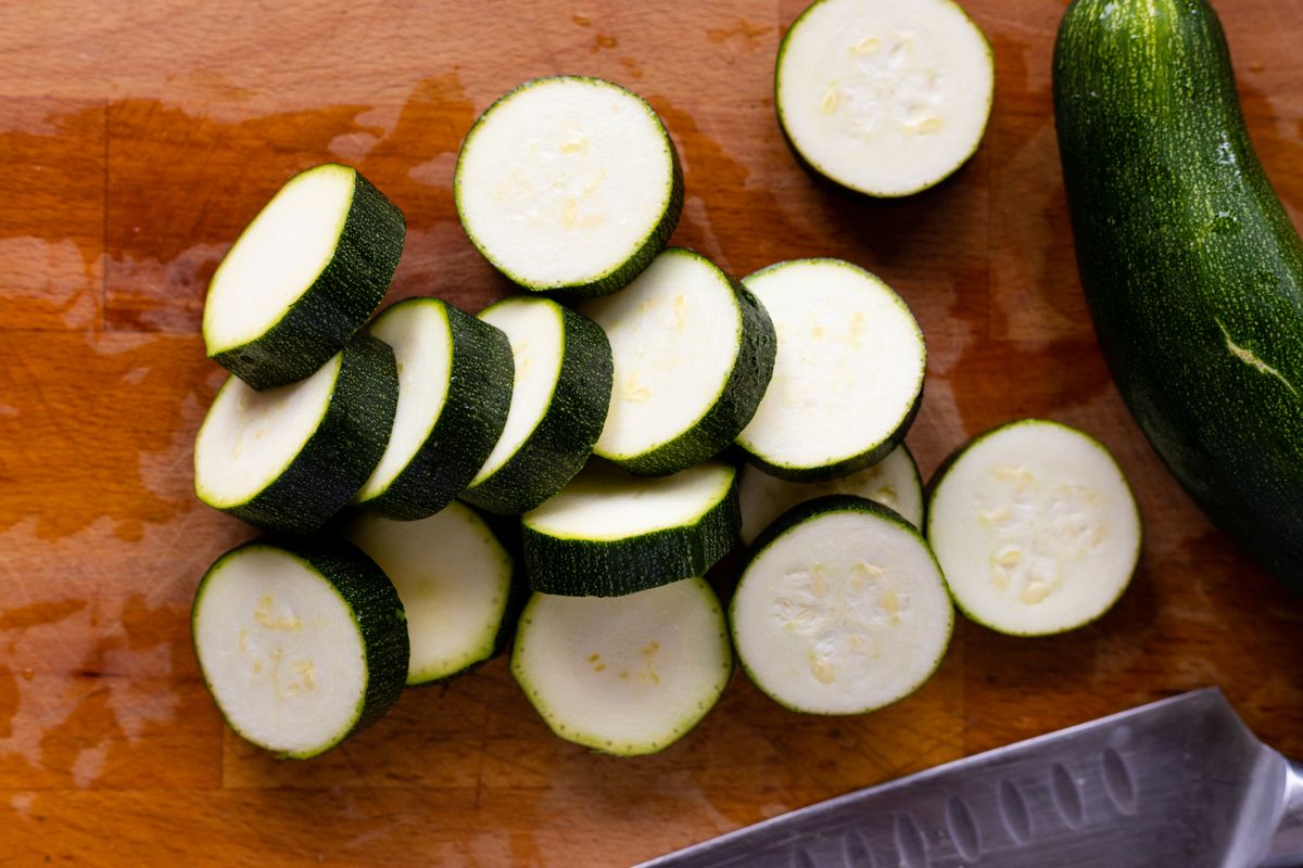 Air fryer courgette chips