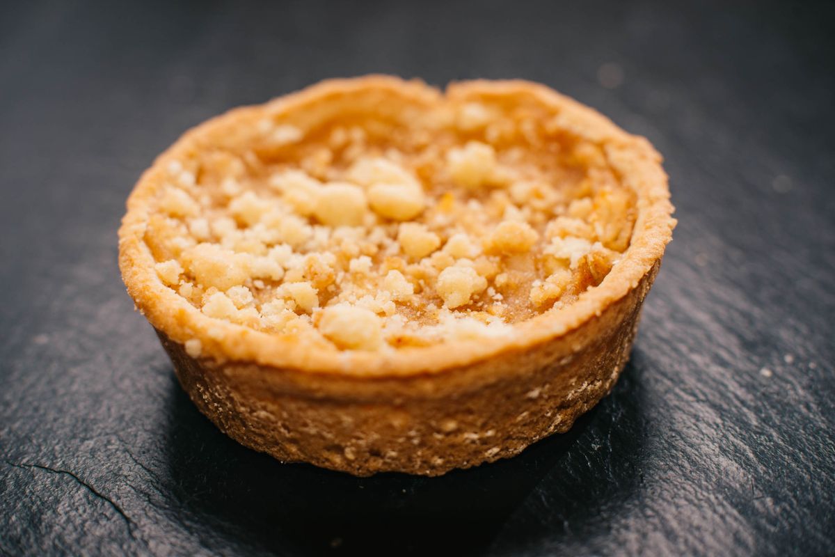 Air fryer apple crumble
