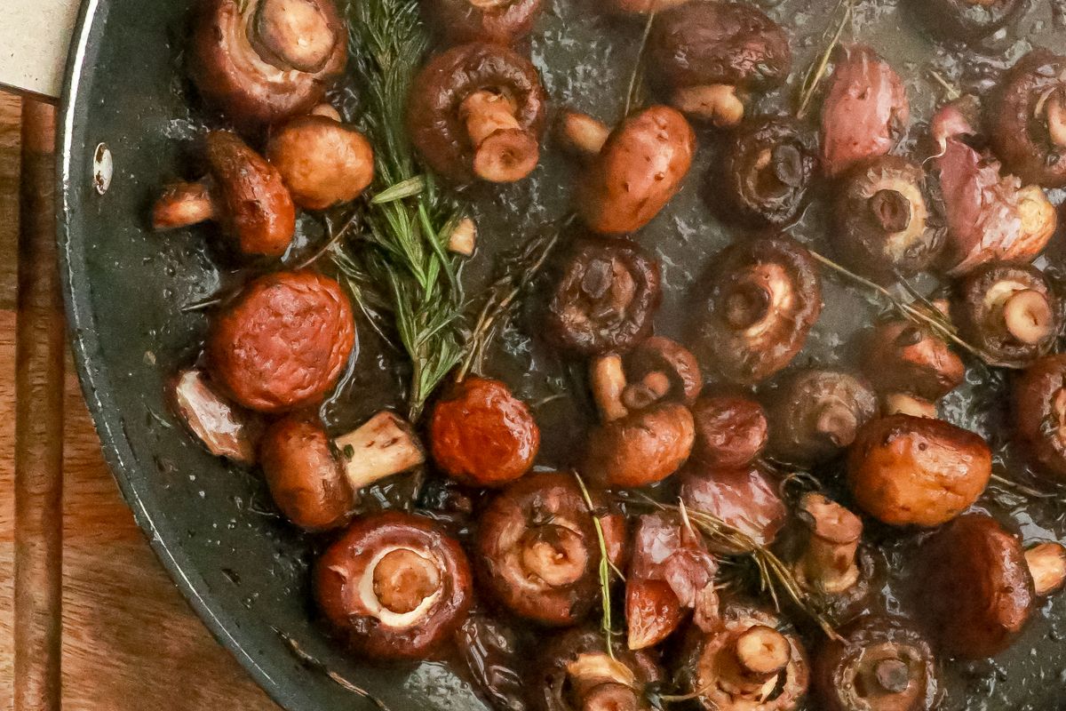 Air fryer garlic mushrooms