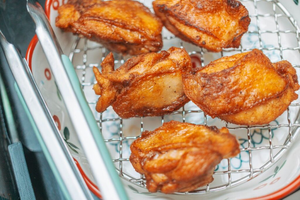 Crispy air fryer chicken thighs